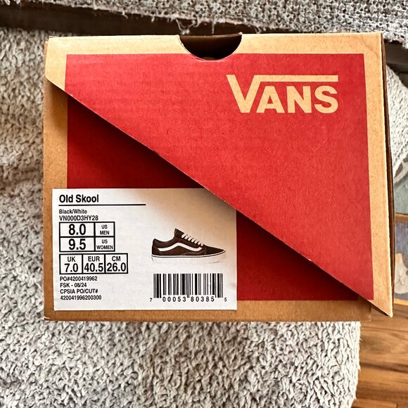 NEW Vans Old Skool black and white sneakers- Women's 9.5 - Picture 4 of 4